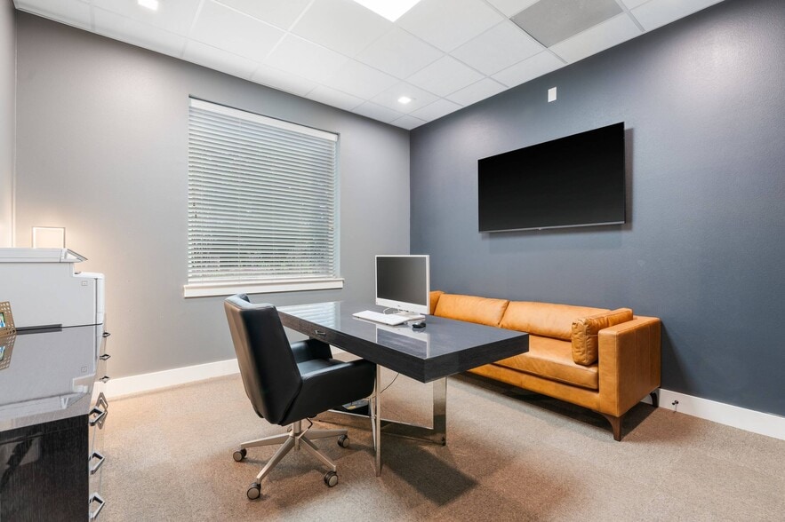 More Photos Of 14547 Lake Business Dr, Conroe Loft Creative Space For Sale