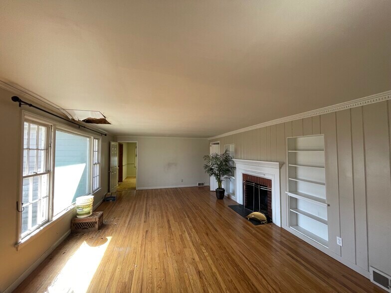 More Photos Of 1132 State Route 31, Lebanon Office Residential For Sale