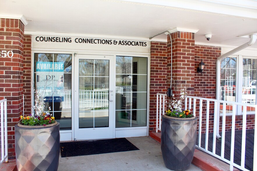 More Photos Of 9802 Nicholas St, Omaha Office For Sale