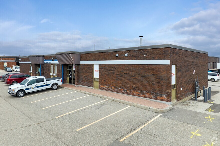 More Photos Of 7720 Kimbel St, Mississauga Warehouse For Lease