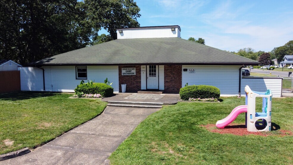 More Photos Of 9-10 Glenmere Ln, Coram General Retail For Sale