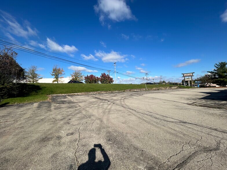 More Photos Of 8 Tech One Dr, Monroeville Restaurant For Lease