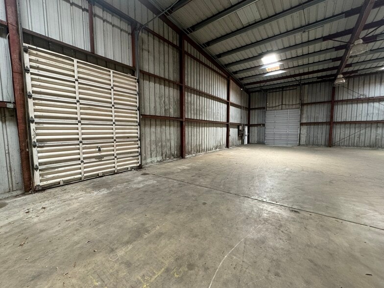 More Photos Of 5595 Raby Rd, Norfolk Warehouse For Lease