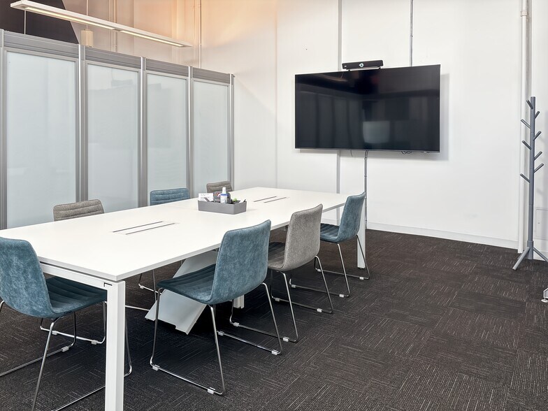 More Photos Of 49-55 Davis Sq, Somerville Coworking Space