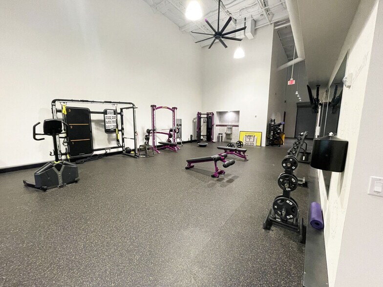 More Photos Of 4635 Boston Ln, Austin Light Manufacturing For Lease