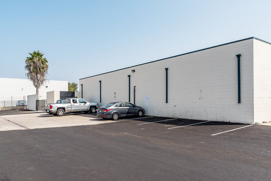 More Photos Of 8020 Ronson Rd, San Diego Warehouse For Lease