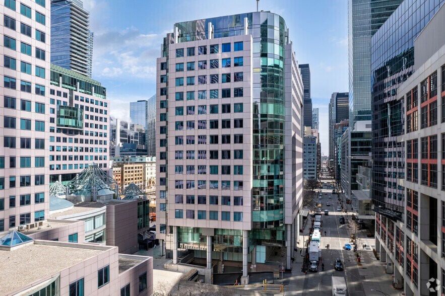 More Photos Of 200 Wellington St W, Toronto Office For Lease