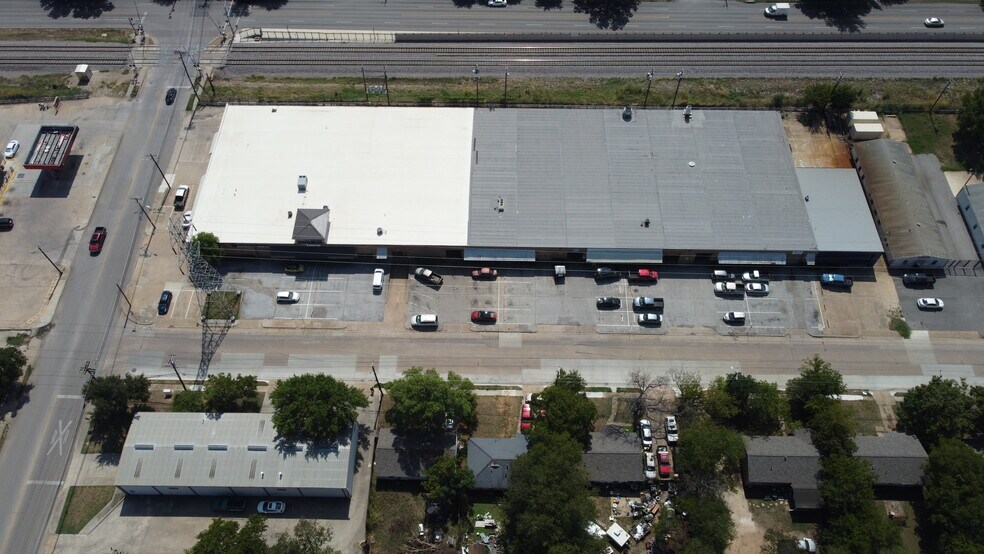 More Photos Of 1700-1724 Parkside Ave, Irving Warehouse For Lease
