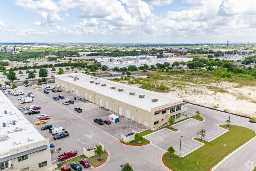 More Photos Of 1205 Sheldon Cv, Austin Showroom For Sale