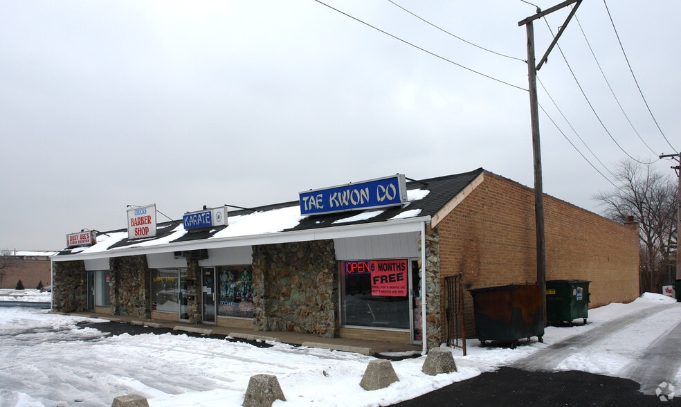 Primary Photo Of 1167-1173 Elmhurst St, Des Plaines General Retail For Lease