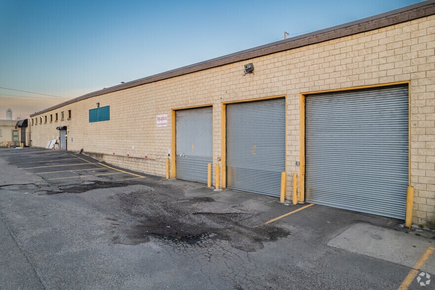 More Photos Of 168 Railroad St, Huntington Manufacturing For Lease