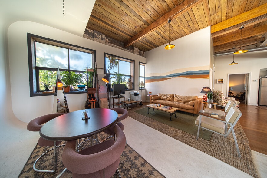 More Photos Of 2831 E Grand Blvd, Detroit Warehouse For Sale