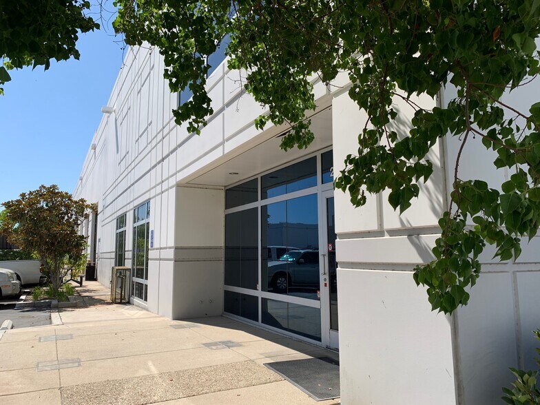 More Photos Of 29083 The Old Rd, Valencia Warehouse For Lease