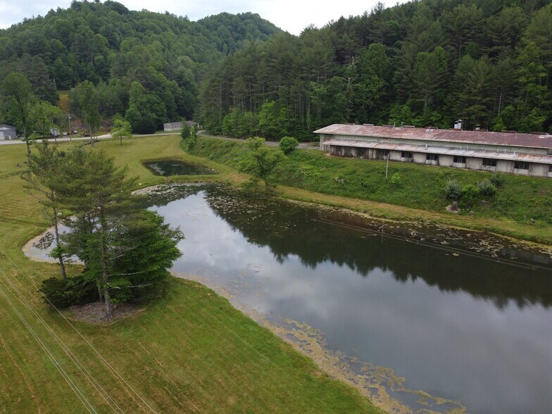 More Photos Of 6421 Highway 91 N, Laurel Bloomery Warehouse For Lease