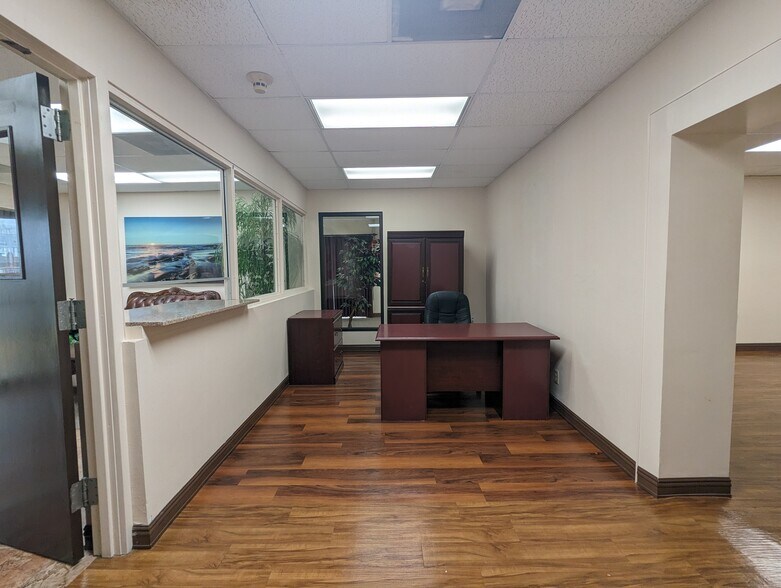 More Photos Of 2660 Sweetgum Ln, Beaumont Office For Sale
