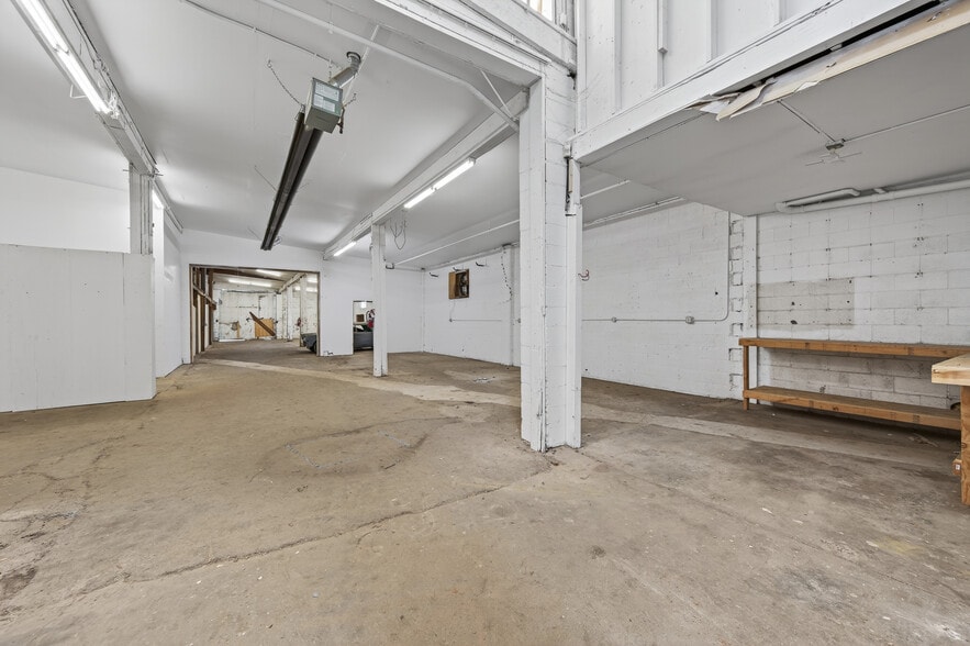 More Photos Of 2150 Cross St, Eugene Service For Lease