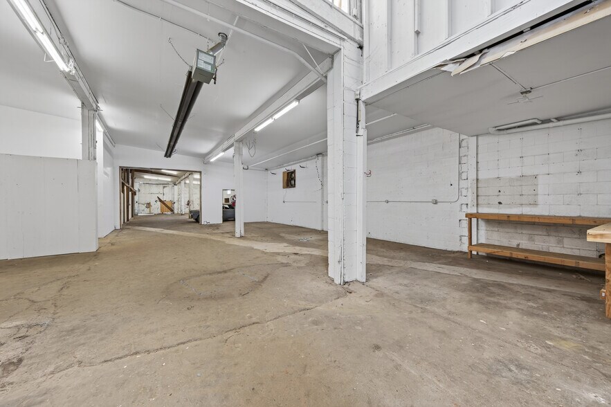 More Photos Of 2150 Cross St, Eugene Service For Lease