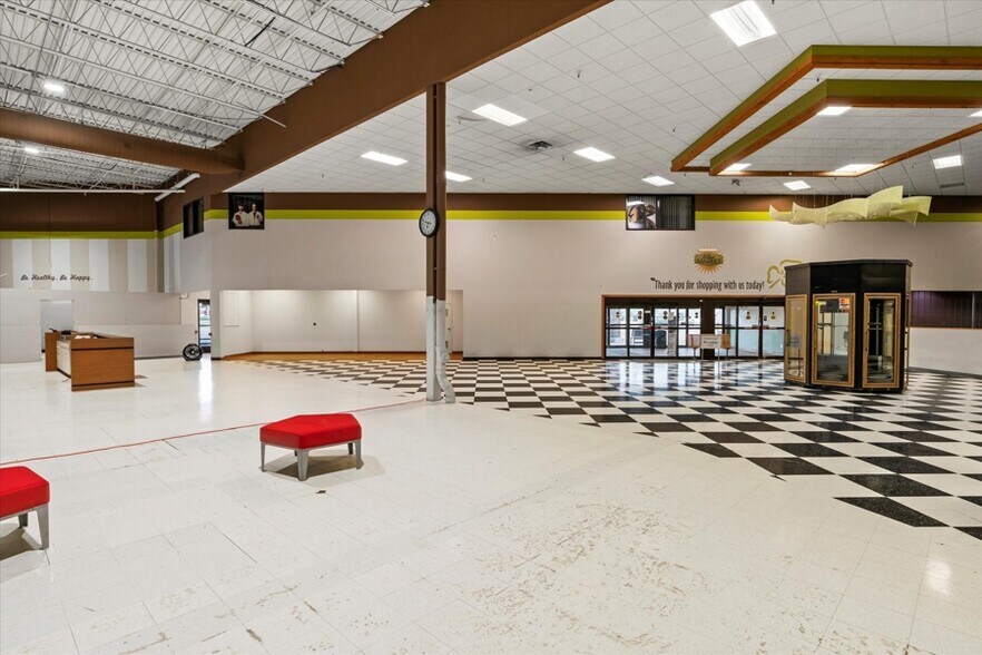 More Photos Of 1230 N Main St, Viroqua Freestanding For Sale