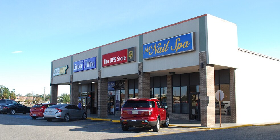 More Photos Of 105 Hardy Court Shopping Ctr, Gulfport Storefront For Sale