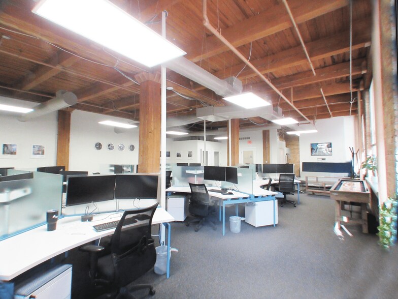 More Photos Of 566 W Adams St, Chicago Loft Creative Space For Lease