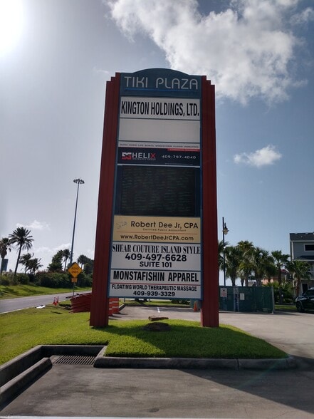More Photos Of 101 Tiki Dr, Tiki Island Office Residential For Sale