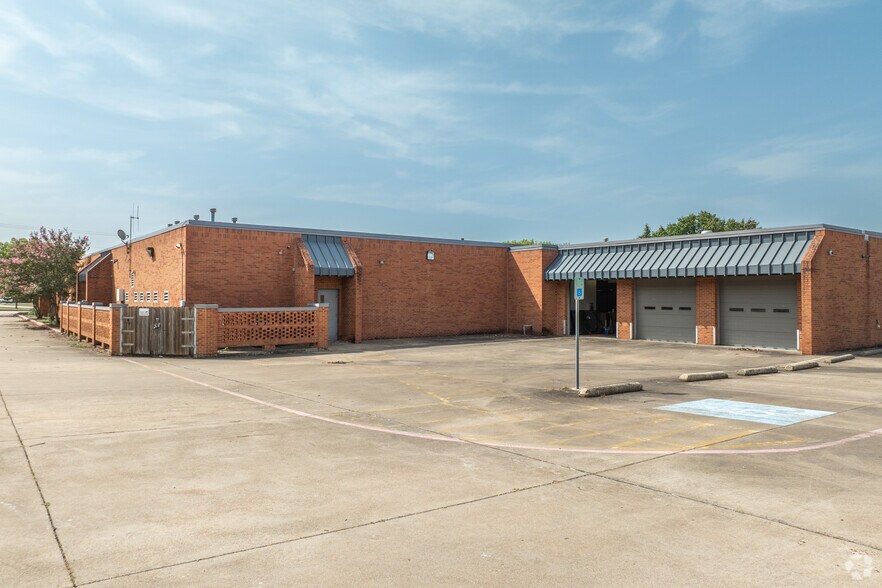 More Photos Of 1313 Oates Dr, Mesquite Office For Sale