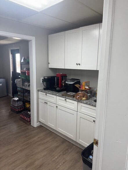 More Photos Of 115 W Court House Sq, Cumming Medical For Lease