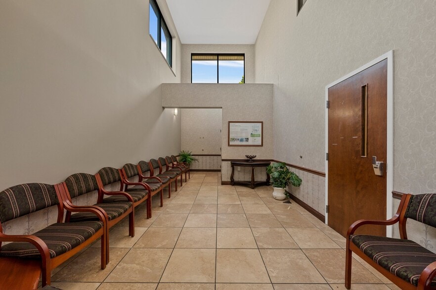 More Photos Of 1004 Glenview Dr, Glasgow Medical For Sale