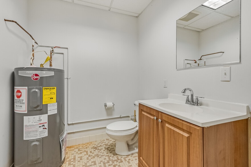 More Photos Of 3 Tice Rd, Franklin Lakes Distribution For Lease