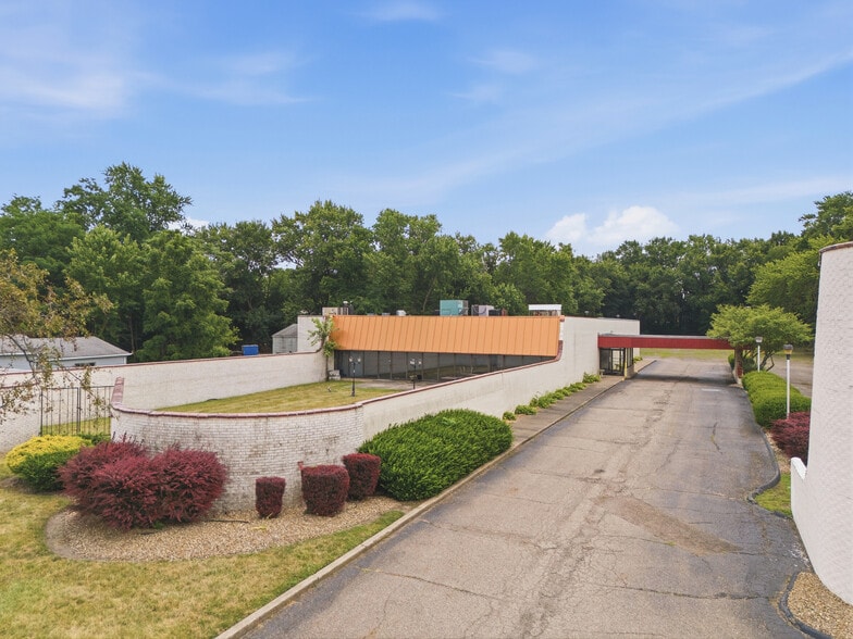 More Photos Of 4210 12th St NW, Canton Restaurant For Sale