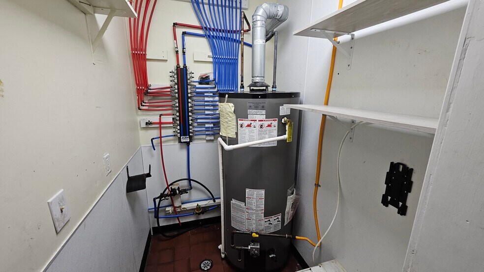 More Photos Of 325 E Main St, Milton Fast Food For Lease