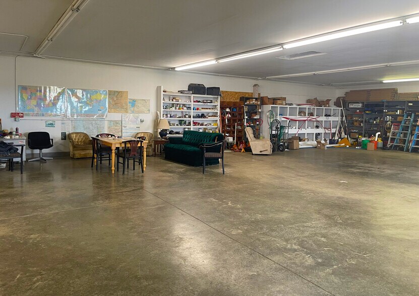 More Photos Of 15675 Morris Industrial Dr, Schoolcraft Industrial For Sale