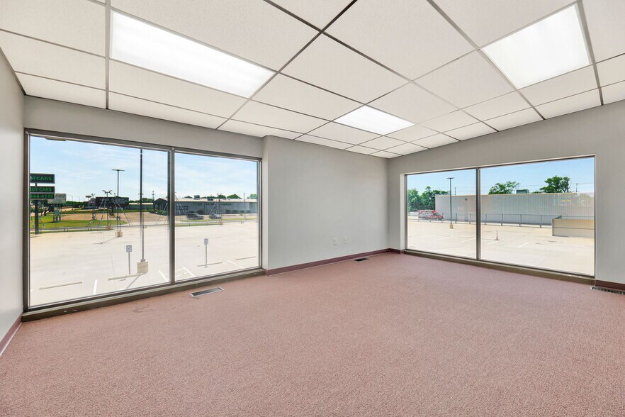 More Photos Of 11209 W Kellogg, Wichita Auto Dealership For Sale