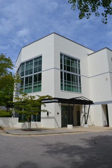 More Photos Of 105 SW Cary Pky, Cary Medical For Lease