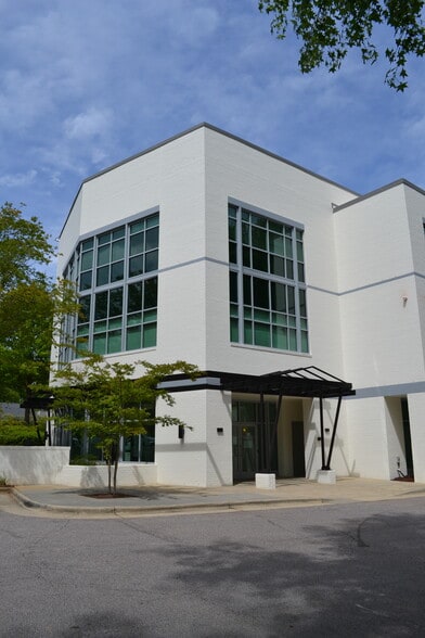 More Photos Of 105 SW Cary Pky, Cary Medical For Lease