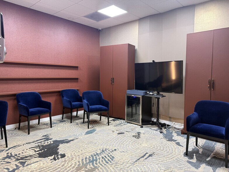 More Photos Of 1406-1416 N Dixie Hwy, Hollywood Warehouse For Lease