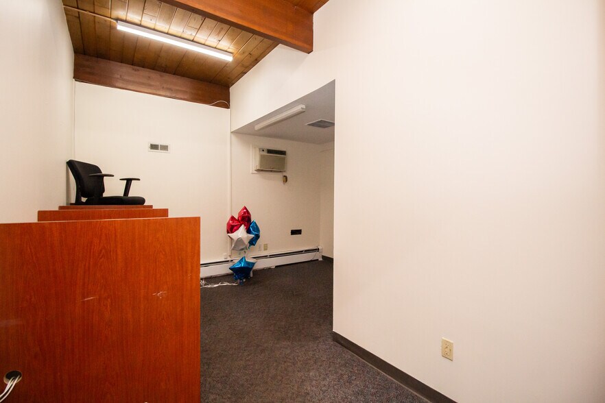 More Photos Of 191 W Main St, Dudley Auto Dealership For Lease