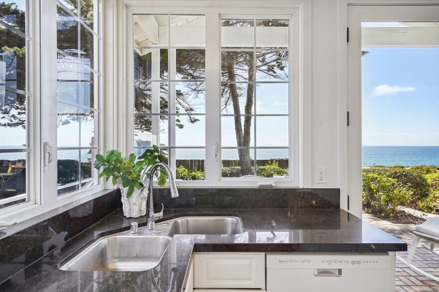 More Photos Of 931-939 Ocean Ave, Del Mar Apartments For Sale