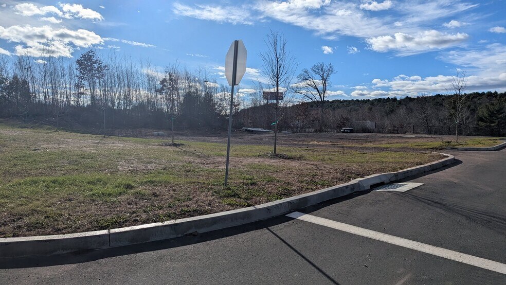 More Photos Of 329 Ruby Road Rd, Willington Flex For Lease