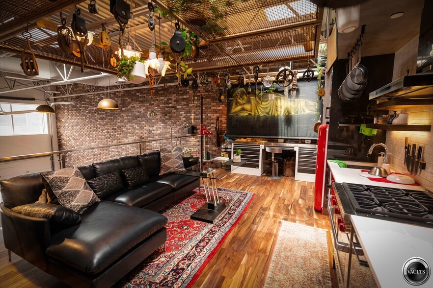 More Photos Of 13005 93 Av SW, Edmonton Self Storage For Sale