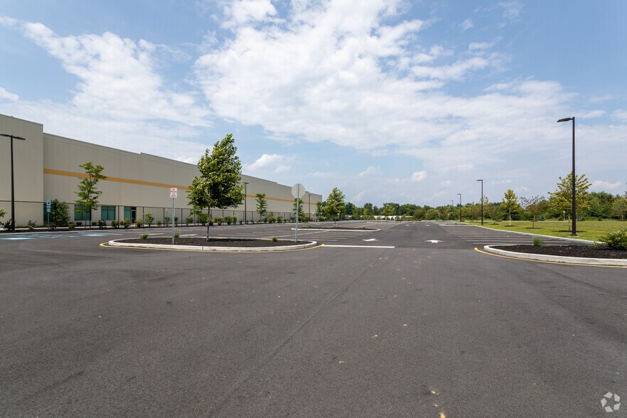 More Photos Of 4259 US-130, Edgewater Park Distribution For Lease