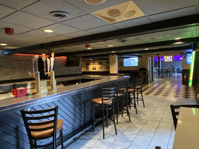 More Photos Of 1020 Washington Pike, Bridgeville Bar For Lease
