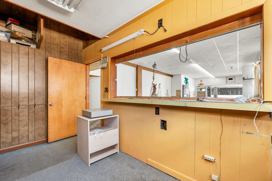 More Photos Of 23 Elm St, Nashua Storefront Retail Residential For Lease