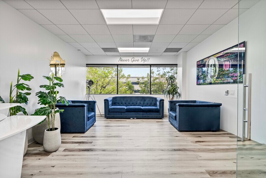 More Photos Of 21900 Burbank, Woodland Hills Office For Lease