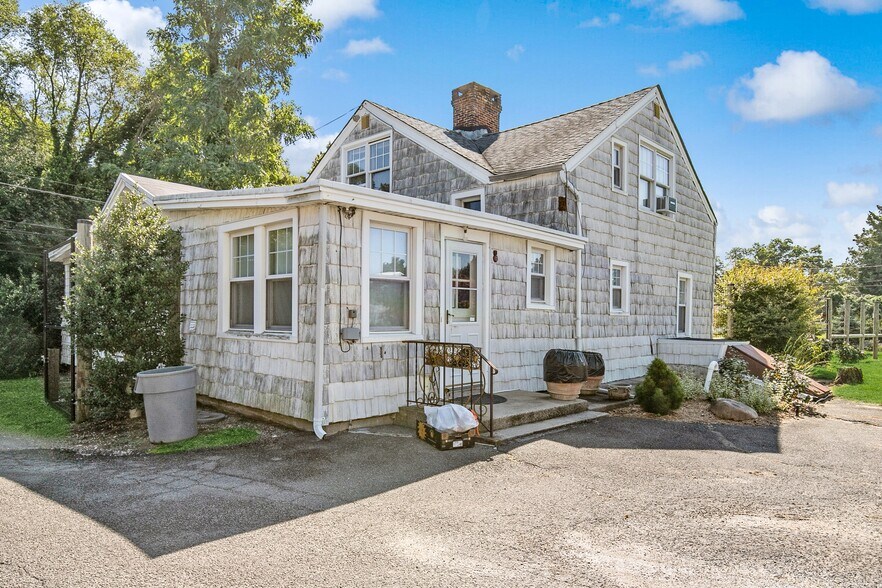 More Photos Of 185 N Country Rd, Mount Sinai Garden Center For Sale