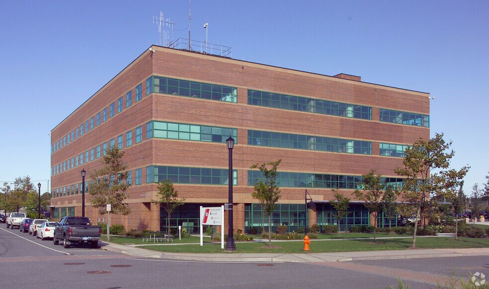 More Photos Of 1 Chelsea St, New London Office For Lease