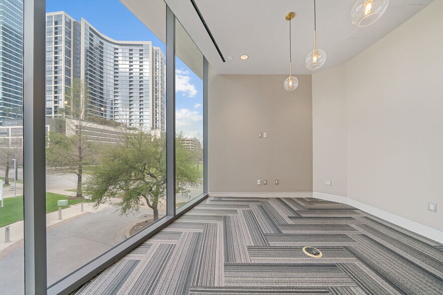 More Photos Of 1700 Post Oak Blvd, Houston General Retail For Lease