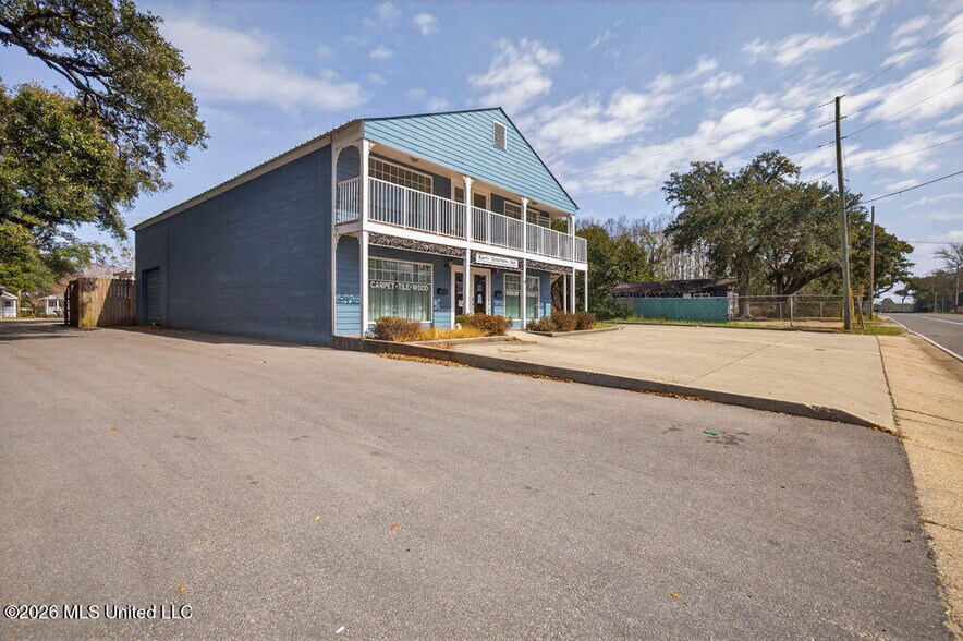 More Photos Of 2005 Government St, Ocean Springs Flex For Lease