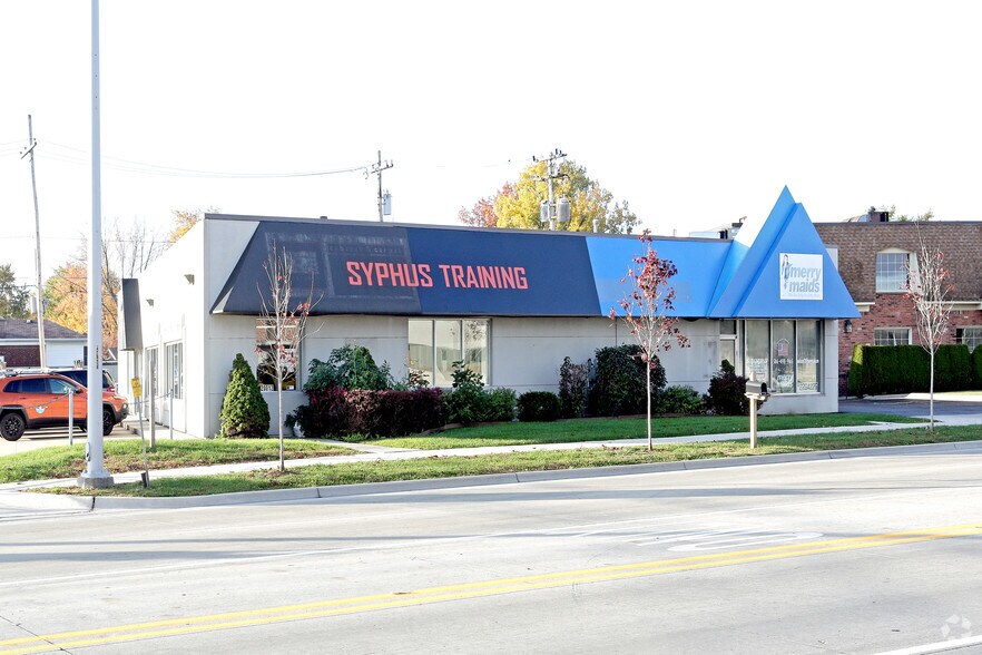 Primary Photo Of 20010-20012 E 9 Mile Rd, Saint Clair Shores Freestanding For Lease
