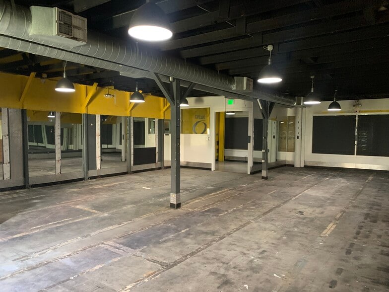 More Photos Of 2003-2011 Main St, Santa Monica Freestanding For Sale